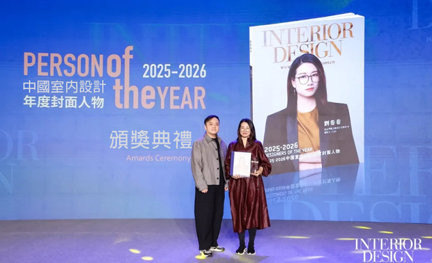 
亲手颁发业界指标性荣誉

在当天的颁奖典礼上，马静自先生为两位杰出设计师颁发备受业界推崇的「年度封面人物」荣誉。此举不仅体现其在设计领域的卓越声望，也展现品昕设计在业界的领导地位。

这项已经举办22年的权威评选，旨在表彰在设计专业上有杰出表现、同时兼具社会责任感的优秀从业者。今年共有12位设计师获此殊荣，使历年获奖者总数突破280人。
