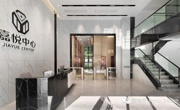 简约之美是将烦扰喧嚣挡在门外，在安静中展示内在的广阔天地。
灰色大理石流动的肌理，让这个区域既简约，又不乏视觉冲击力。
好的空间设计，能给人带来与众不同的感受。