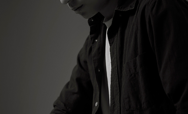 
纬纶设计
设计总监 华苇轩

公司简介
「经纬有序，其出于纶。」
在蕴藏无限可能的设计中，
必然具脉络可循，
深究其理继而创作，
进而筑起心之所向的独特美境。

经手无数项目、凝鍊多年历练，
纬纶室内设计，
率领热情、专业的设计团队，
细腻梳理每寸各隅，
循业主所需，充盈生活机能；
依案场特色，挥洒专属艺韵，
围塑一派写意氛围，
成就质与美兼具的恬逸天地。

获奖纪录
2025
英国 Outstanding Property Award London《暖序》- Honorable Mention
北美 PI设计大奖《墨隐》- (室内设计．商业) Special Nominations
中国 APDC 亚太室内设计菁英邀请赛《Eclat Corridor》- Winner
美国 French Design Awards《暖序》-Silver Winner
美国 Muse Design Awards《暖序》-Silver Winner
美国 London Design Awards《墨隐》-Silver Winner
马来西亚 My Favourite International Design Award《Original Texture》-Winner

2024
英国 London International Creative Competition - Official Selection
韩国 K-DESIGN AWARD - Gold
英国 Outstanding Property Award London - Winner
中国 APDC 亚太室内设计菁英邀请赛 - 商业空间类 Winner
美国 Muse Design Awards - Double Silver
美国 TITAN Property Awards - Gold
美国 International Design Awards - Honorable Mention

铂金奖作品《Eclat Corridor》
