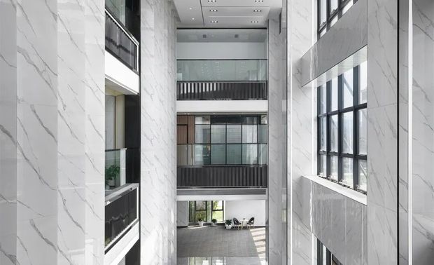 区域/划分
细节/随处可见

基于空间本身结构，光影、线条、体块，更加强化了每个功能区的主体性。
同样的表现手法，通过材质与功能赋予更趋多元的艺术表现力。