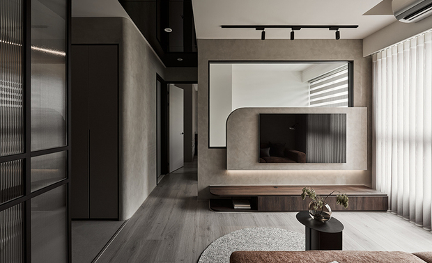 （图）八宝空间美学作品《曜影藏境》

比起天花乱坠的宏大叙述，八宝团队展露的稳健态度，反倒更彰显品牌的谨慎细腻。他们相信信任感来自长期一致的行为，一步一步累积信赖，一件一件把事情做好，无形之中，即可在每一次的选择后，逐步萌芽为最接近理想的企业形象，也更能让顾客从精緻周全的设计服务中，体验到团队的真心付出，渐渐树立八宝品牌的优良口碑。
