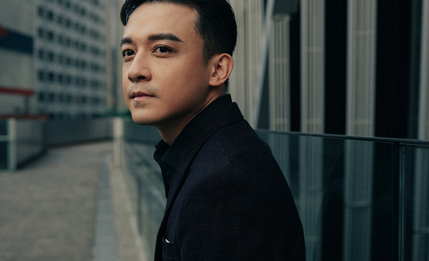 
擎森设计
设计总监 陈楚扉

公司简介
「每个空间都应有其存在的缘由（Reason），
空间设计即是为（For）探寻并实现这份缘由，将其幻化为具象的空间美学。」

擎森设计——FOREASON Design，
秉持对细节的执着与对空间美学的极致探索，
专精住宅、商空、办公设计等各式场域。
自软装到硬体皆精准把控，
慎选匠心独具且值得信赖的专业团队，
透过材质的交织、光影的流转及动线的精心规划，
不遗馀力，潜心凋琢，倾注热忱，
刻入独有的温度与生命力，
赋予生活以无尽舒适美好，为客户打造心之嚮往境界。

获奖纪录
2025年度
马来西亚 My Favourite International Design Award - Winner
美国 Muse Design Awards - Gold Winner

银奖作品《时序》
