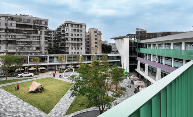 ▲鸟瞰

景观雕塑星环如同时光之门，布置于场地中心，夜晚灯光渐起，星环点亮，水雾在灯光下起舞，我们可以捕捉光的活动，仿佛穿过星环，会是另外一个空间。