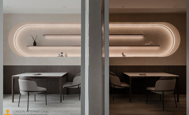 ▲洽谈区色调延续外部灰白与浅木色的设计语彙，并于牆面展示架置入俐落线框，弧形灯带交织大面窗引入的明亮日光，形塑清新愉悦之感；随着时间推移，室内渐趋昏暗，仅用灯光营造意境层迭，诠释极简美学，低调中展露品味底蕴，成为同客户畅谈的绝佳场域。

陈楚扉
擎森设计 主持设计师
电话：02-22123664
地址：新北市新店区安兴路125-9号9楼
信箱：foreason6@gmail.com

OPEN Design 动能开启传媒：https://www.openworld.tv/