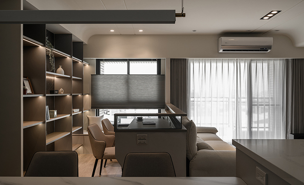 「无论趋势如何转变，以木元素的温润柔化设计，并带予客户触动心弦的温柔空间，永远都是我们最重视的核心。」曾智和总监处于变迁不断的时代洪流中，身肩公司领导者重责、亦为人父的他，却总能坚定履行初心，让设计理念不单作为精神标语，而是融汇团队不断精进的专业功力、家庭带来的温情力量，彻底落实于自发想至竣工的每处细节，成就每件作品中，那份洋溢棠禾设计独到的木调暖意。

欲见更多棠禾设计作品，请至：
https://www.openworld.tv/designer/in/aid/4465.html#pageStart

案例资讯

设计团队：棠禾设计
案名：微光共境
项目类型：单层
项目地址：台湾新竹
项目坪数：36坪
主要建材：铁件、磁砖、特殊涂料、木作饰板、超耐磨木地板、系统板材

曾智和
棠禾空间设计有限公司 设计总监
电话：+886-3-555-9792
地址：新竹县竹北市竹义街80号
信箱：tanghe.ds@gmail.com
网址：https://www.tanghedesign.com

OPEN Design动能开启传媒：https://www.openworld.tv/