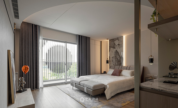 （图）仝育设计作品《是独一也无二》

珍惜机会始能创造机会，以不变坚定心态应对万变未来

「就像我们常说的，把握每一次机会，回应每一位客户的需求，这些真心服务的结果，最终都会成为品牌最好的见证口碑。」庄媛婷与郑瑞文总监深知，设计潮流瞬息万变，唯有回归以人为本的空间设计本质，持守创作时一贯的优良品质及品牌美学，透过「形、色、质、空、光」等设计元素进行调整、转化，才能贴合当代生活的细腻需求。

仝育设计多年来专注于空间细节及美感追求，让设计真正落实于生活中，并透过顾客的真实回馈，逐步累积品牌口碑。在持续精进和稳定累积之间，团队稳步开拓设计版图，并持续将设计所带来的幸福温度，传递到更多人的日常与社会的各个角落。

欲见更多仝育设计作品，请至：
https://www.openworld.tv/designer/in/aid/1686.html

庄媛婷、郑瑞文
仝育室内装修设计有限公司
电话
台南总公司：06-2138998/06-2131668
高雄办公室：07-3230505/07-3231010
地址
台南总公司：台南市南区体育路21巷7号
高雄办公室：高雄市三民区十全三路50号
信箱：tong.yu99@msa.hinet.net
网址：http://ty-interior.com/

OPEN Design动能开启传媒：https://www.openworld.tv/