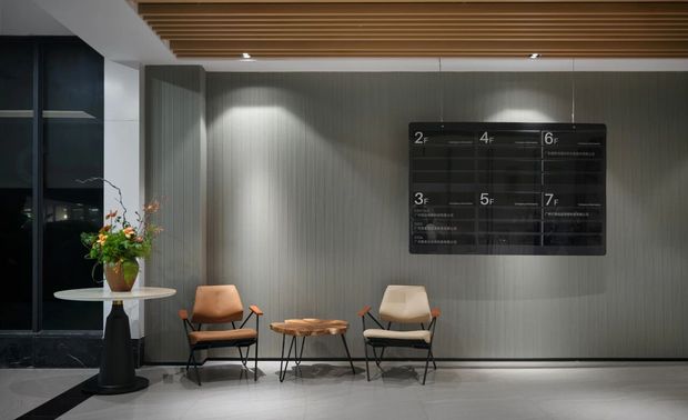 03智汇PARK
    "自然里的慢时光"


有时不必刻意抽时间，在全新的大堂空间里 一杯茶的功夫，
就能卸下疲惫。一人小憩，二人闲谈，三人同欢一这里不只是通道，是能安放片刻松弛的小天地。