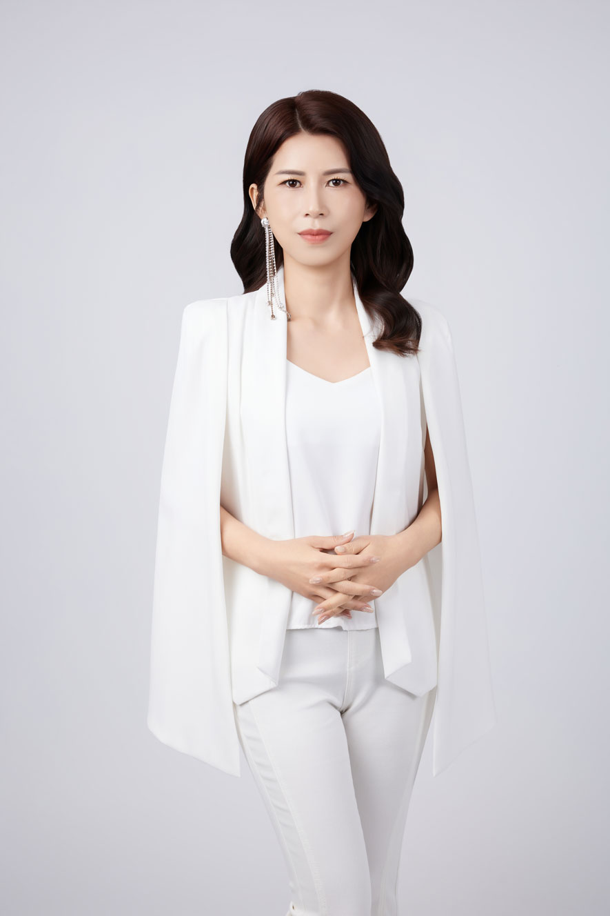 
洆果设计 设计总监
刘笛榛 LIU TI CHEN

公司简介
如同描绘空间篇章的画者，
洆果设计，
「从生活中汲取灵感，
为空间赋予独特价值与意义。」

汇聚多位拥有丰富历练设计师与专业工程团队，
服务涵盖住宅、商业及公共空间等多元领域，
以人为本融汇美学、革新与环保永续理念，
为每位业主量身织就专属空间，
将质感、机能与环境友善融于一室。
从构思萌芽到场域成形，全程悉心参与，
透过专业谘询、完善框架与高品质控管，
确保设计初衷都精准落实。
诚信为上、创新为力、专业为准则，
形随自然而立，意随生活而生，
运用绿建材，将节能融入每处日常细节，
实践对社会与未来的长远承诺，
构筑疗癒身心的永续美学场域。

获奖纪录
2026年度
美国 French Design Awards《Warmth |有度之暖》- Gold Winner
美国 London Design Awards《Warmth |有度之暖》- Gold Winner
美国 Rome Design Awards《Warmth |有度之暖》- Gold Winner

2025年度
义大利 A'Design Award《润墨轻光》- 铜奖
马来西亚 My Favourite International Design Award《润墨轻光》 - Finalist
……

刘笛榛
洆果設計室內裝修有限公司 设计总监
电话：+886-3-5509888
地址：新竹县竹北市福兴一路6号
信箱：service@chengguo-design.com
网址：https://chengguo-design.com/

OPEN Design动能开启传媒：https://www.openworld.tv/