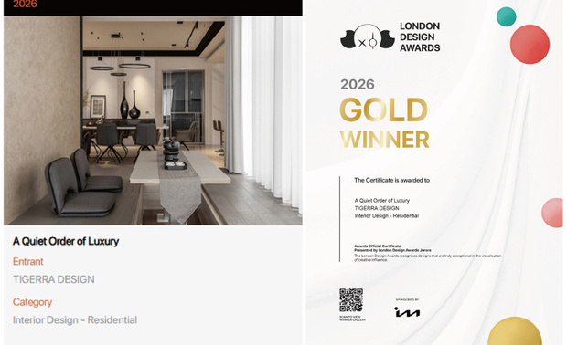 
本文由OPEN编辑部撰写

LONDON Design Awards以富含理念的小丑LITO作为奖项形象代表，其由内而外散发不依世俗的个性感，象徵设计不应按照固有框架侷限想像，而是可融合任何审美观及概念赋予崭新涵义，藉此鼓励设计师们摆脱束缚、勇敢创作自己想要的作品。

本次竞赛，虎宙设计 设计总监 梁诗敏 携精心之作跻身角逐，作品《栢序隐邸》以业主对「不随波逐流的经典感」的期望为原点，淬炼出「隐奢」作为全案核心美学。色调上採灰阶与燕麦白铺陈底蕴，石材的冷冽、木质的暖意在严谨比例下相互调和；金属线条轻描即止，所有精緻藏于克制之后，于留白间释放从容气度。空间布局依循各世代成员的生活步调分层规划，开放的社交公领域及各自独立的私领域得以自在切换，将低调风骨与踏实的居住需求熔为一炉。从入门处活水鱼缸的灵动一瞬，到卧榻席地品茗的閒适角落，每一幕皆是沉静有力的空间独白。

设计的核心从来不是风格的堆叠，而是对「人如何在空间中生活」的深刻回应。愈久住、愈耐看，是团队在每个项目中始终追求的境界，也是虎宙设计多年来在材质运用、比例佈局及生活温度上积累的具体印证。此番获奖，不仅是对作品本身的高度肯定，更是在世界舞台崭露头角的重要里程碑。未来，品牌将持续以细腻的设计思维及对居住本质的深刻理解，在国际竞技场上展现独特能量。

金奖作品《栢序隐邸》
