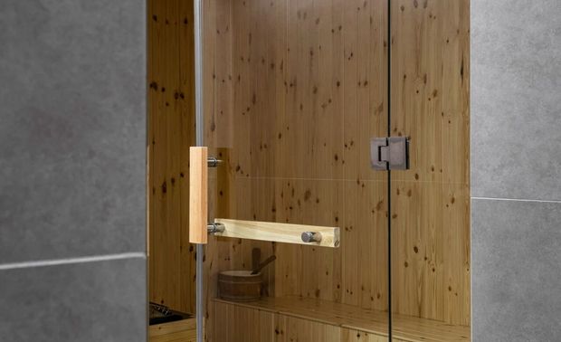 | 心境之舞 力量与技巧的较量

#室内高尔夫球场
在绿意的怀抱中，挥杆悠扬
让心灵随着翱翔
舒适的沙发、温暖的灯光
三五知己，是心灵的知音，是岁月的陪伴
