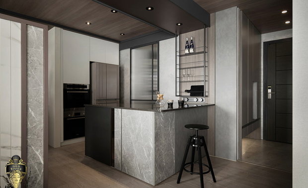 ▲餐厅中岛的赛丽石檯面搭配轻浅木质和冷黑金属，营造出冷暖交织的质感氛围；餐边柜依人体工学比例设定，并预留智慧家电插座及操作平台，让餐区成为功能与品味兼具的核心场域。
