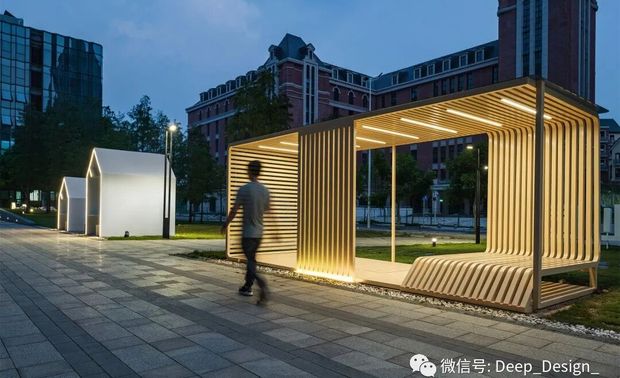 光作为一种元素，戏剧性呈现于空间之中。

明与暗形成深深浅浅的对比，体块的布阵使其像蒲公英，探索的趣味层出不穷。