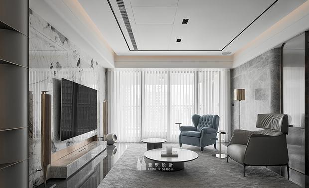 （图）丰聚设计作品《Marble Gallery浮光奢石》，透过前期整合弱电与空调管线路径，让智慧系统与无敌景观窗共存，不干扰也不张扬。

说到底，预算可以买到稀有材料，唯独买不到精准判读。每个人的生活习惯、家庭关係与未来变化都不同，无法套用固定公式。一般住宅常因预算、坪数和现场条件逐步收敛；高端住宅的挑战则在于选项更宽广，反而更需要丰聚团队站在顾问的位置，替屋主判断哪些投入真正能提升生活品质，哪些只是短暂满足视觉想像。
