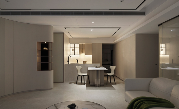 
灵活巧思长远关怀 成就稳妥舒适的恆久居所

澄境设计 设计总监 郑抿丹 以米色为基调，勾勒静谧而温煦的空间质感，并透过同色系的线板造型与弧形元素作为骨架，搭配木皮的质朴与石材的沉稳，让空间在交织的线条与多元材质纹理中，展现层次丰富的美学深度；又运用众多智能配置提升日常便捷性，打造舒适写意的居住场所，回应家庭对生活品质的追求。每一处细节考量都体现团队对居住本质的深刻思索，也为品牌的长久陪伴与持续关怀书写最真诚的注解。

案例资讯

设计团队：澄境设计
案名：弧光柔艺
项目类型：旧屋翻新
项目地址：台湾台北
项目坪数：41坪
主要建材：木皮、喷漆、地砖、电控玻璃、石材、铁件、特殊涂料

郑抿丹
澄境室内设计有限公司 设计总监
电话：0919-378-723
地址：台北市大同区承德路3段10号7楼之4 / 台中市南屯区向上路三段347号
信箱：chengching0701@gmail.com
网址：http://www.chengching.com

OPEN Design動能開啟傳媒：https://www.openworld.tv/