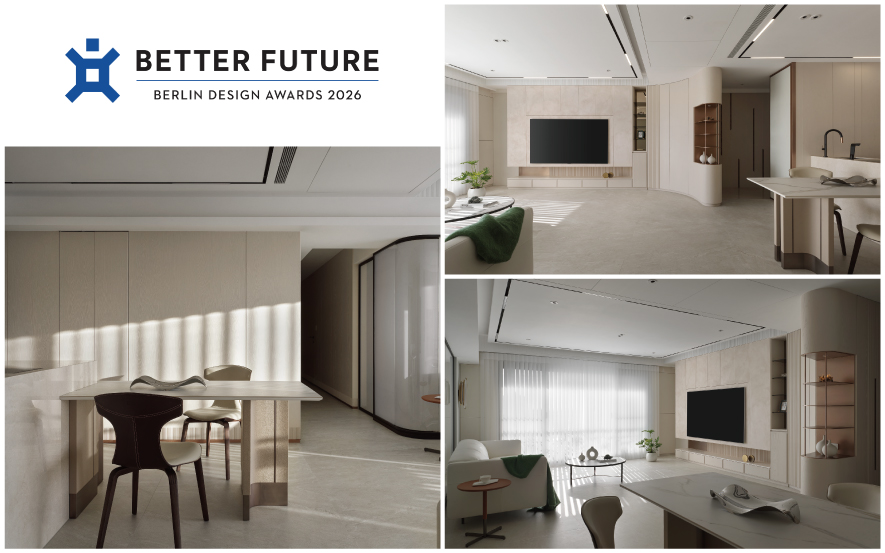 
本文由OPEN编辑部撰写

Berlin Design Awards（柏林设计奖），属于国际指标性设计推广组织BETTER FUTURE（原DRIVENxDESIGN）竞赛体系的一部分，其以注重当今世代日新月异的科技及创新闻名，并期许透过表彰引领各领域趋势的出色创意作品，鼓励设计师们勇敢跳脱传统框架，持续发掘具前瞻思维且足以改善生活的卓越设计。

2026 BERLIN Design Awards日前公布得奖名单，澄境设计 设计总监 郑抿丹 凭藉住宅作品《弧光柔艺》，于全球众多参赛者中脱颖而出，荣获室内设计类「Silver」殊荣。本届赛事着眼于设计如何以创意翻转惯性、为生活注入正向能量，澄境设计遂以该案登台角逐；构思之初，团队扣紧居者一家四口返家后渴望褪去疲惫的真实心境，将「曲线」确立为贯穿全室的核心语彙，自玄关旁蜿蜒而入的弧形廊道，牵引居者步步深入，再以圆滑转角柜体巧接电视牆，消弭长形格局、方正柜角的刚硬压迫，令过渡廊道与公领域柔顺相连、刚中藏柔；又念及男主人的肺部状况，严选国外认证的零甲醛矿物漆搭配环保建材，为全家围筑无毒居所，更以磁吸轨道灯、沙发后方的电控玻璃赋予公领域可显可隐的弹性，并将私领域廊道尽头的宠物笼改以木作造型取代冷硬铁笼，使其身兼收纳之用，让机能和体贴相辅相成。

评审指出，整体作品既映照出设计团队「以人为本、倾心筑家」的温暖底蕴，健康选材及灵活配置稳稳接住一家老小的起居所需。在少子化跟高龄化并行、居住健康日益受重视的当代，此案以零甲醛建材守护呼吸道敏感族群、无障碍友善的流线动线兼顾长幼安全，示范住宅设计如何从美学跨向社会责任；这份摆脱制式格局生硬印象的流线思维，恰恰呼应赛事「突破常规、敢于创新」的精神，最终摘下「Silver」奖项，除了为澄境设计再添一笔国际肯定，也为台湾设计能量于世界舞台发声写下新注脚。

银奖作品《弧光柔艺》
