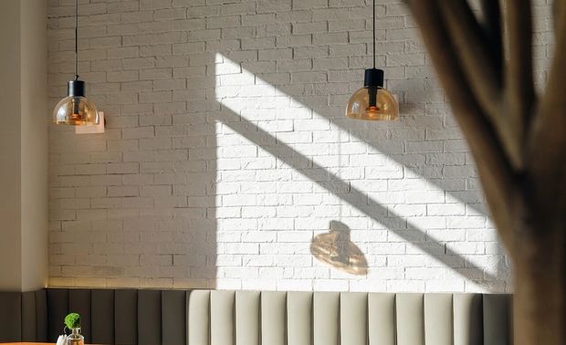 | 美食空间   多元融合

为了满足不同人群的就餐需求，设计了多样化的美食空间从简约的单人用餐区到宽敞的团体聚餐区，每个区域都独具特色此外，还设置了专门的社交区域供人们交流互动、分享美食与喜悦在这里，美食不仅是一种味觉的享受，更是一种情感的交流