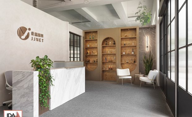 ▲玄关处铺陈大地色系艺术漆牆面，绿意点缀其间，藉由自然元素拉近人与环境的距离，营造回归自然的宁静氛围。接待柜檯后弧形背牆的律动感，为冷硬石材注入亲和力，灵动线条宛若双臂敞开，给予访客被理解、被拥抱之感。
