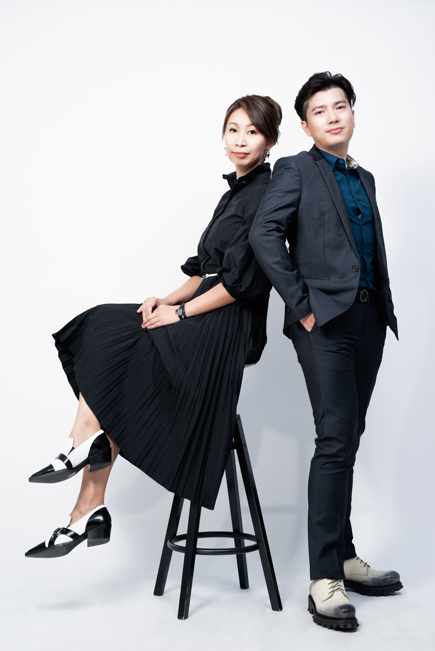 
沐筑设计
设计总监 郑敏娥、杨竣杰

公司简介
从心出发，
设想人与所在区位关係，
创造两者之间紧密和缓的连结，
流畅无瑕，捏塑理想型态，
呈现兼具美感机能作品于眼前。

翻揉细緻韵致，
和入美好设计心念，
沐浴于无垠空间思维中，
构筑三维度之室内美学，
以巧思妙想化天马行空为现实，
行云流水般璀璨朴实无华场域，
沐筑而成最初之盼望。

获奖纪录
2025年度
美国 LONDON Design Awards《箱舟烧肉》《沐叙》- Double Gold Winner
美国 MUSE Design Awards《沐叙》- Gold Winner
马来西亚 My Favourite International Design Award《云栖海映》- Finalist
中国 APDC 亚太室内设计菁英邀请赛《沐叙》- Winner
美国 International Design Awards《沐叙》- Honorable Mention
英国 Outstanding Property Award London《箱舟烧肉》- Winner
英国 Outstanding Property Award London《云栖海映》- Honorable Mention

金奖作品《云栖海映》
