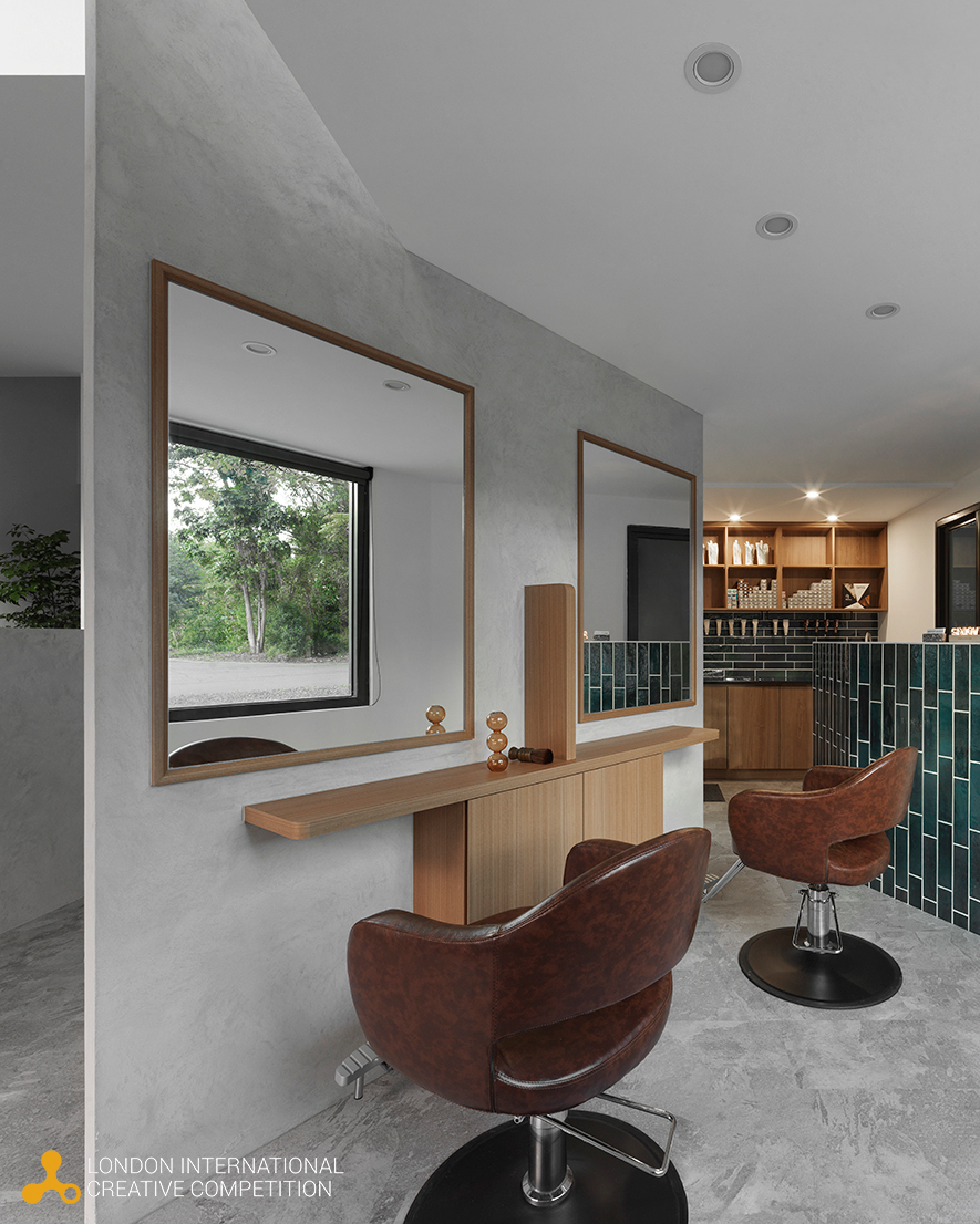 ▲二楼专为熟客规划一处能悠閒交流的静谧角落，小巧的柜体及宽敞的软装配置，营造VIP舒适专属的亲密氛围，閒暇时也可招待亲友入座谈天，享受自在放鬆的时光。

获奖作品《Twilight 餐酒馆》
