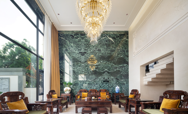 巨幅落地玻璃窗，邀阳光与四季风景入户，为日常注入美好与诗意。