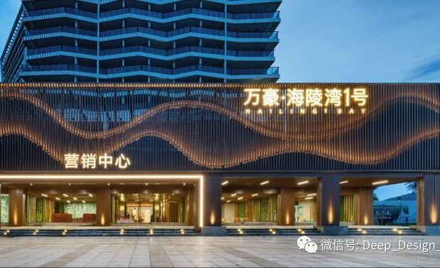 微光映射下，室内装饰陈设都在模仿自然的事物，与建筑相生共生，浑然一体。

自然、空间、艺术在此相遇，海风轻拂，海浪的气息以及树木的清香扑面而来，在此共生共存共情。