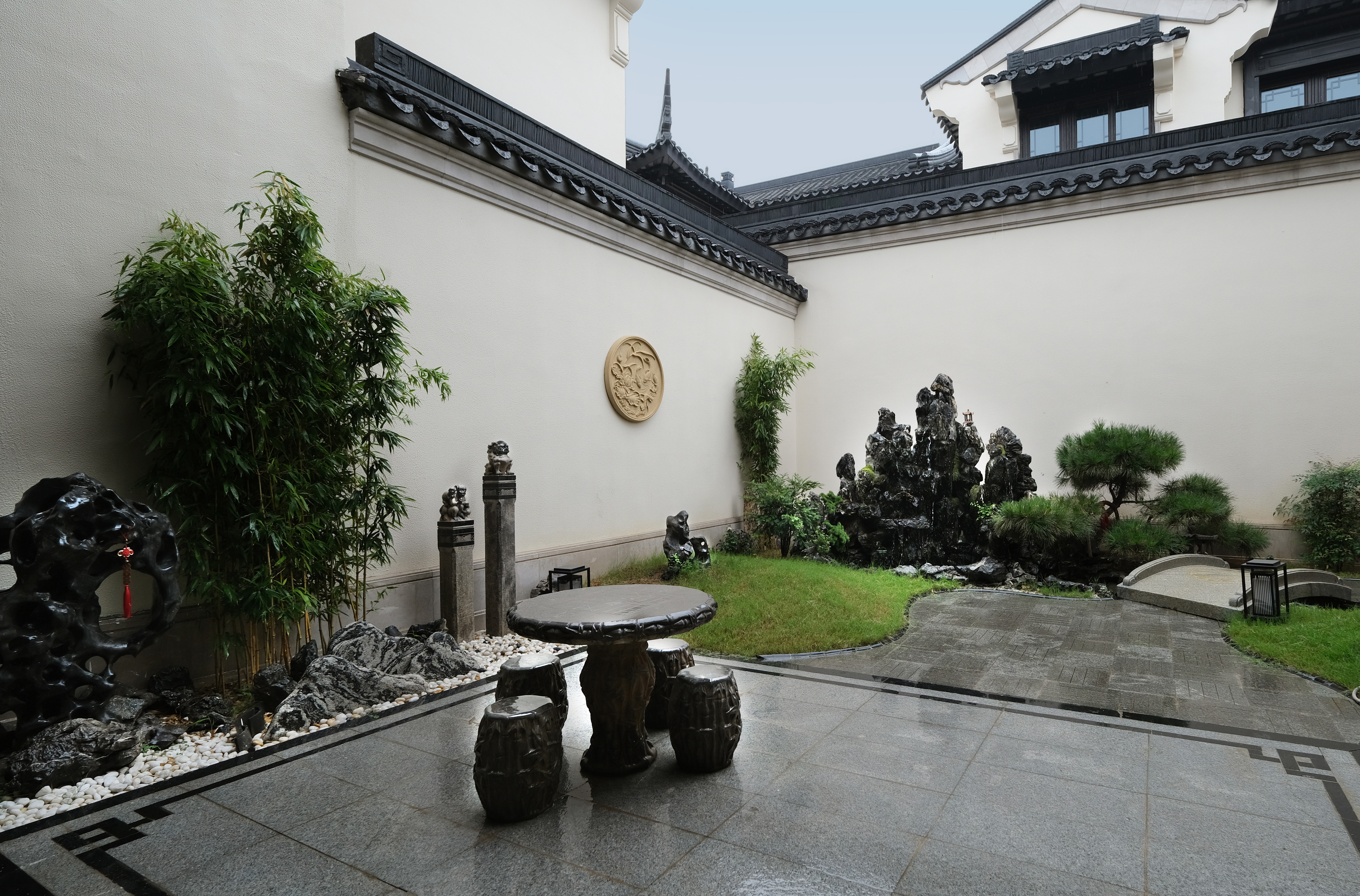 《间·合》