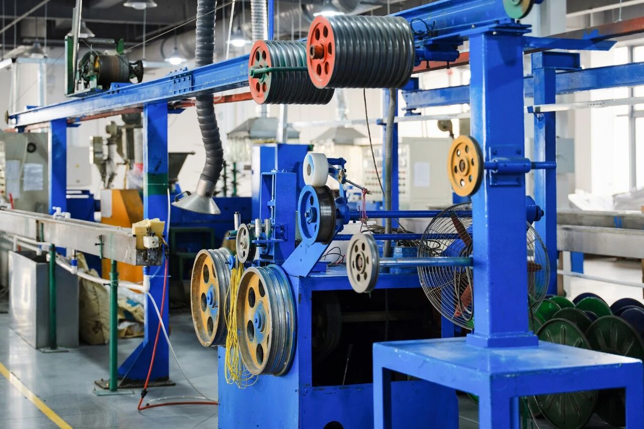 这里不仅是声王科技的生产基地，更是工业美学的生动注脚，是科技力量与空间秩序的完美融合。